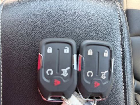 Used 2022 GMC Acadia SLT w/ Technology Package AWD/4WD image 26