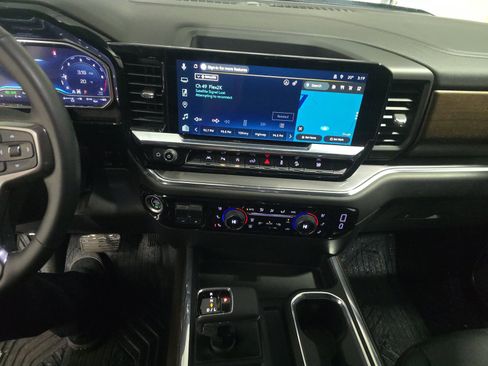 Used 2025 Chevrolet Silverado 1500 High Country w/ Z71 Off-Road Package image 4