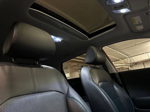 Certified 2022 Kia Niro EX Premium image 21