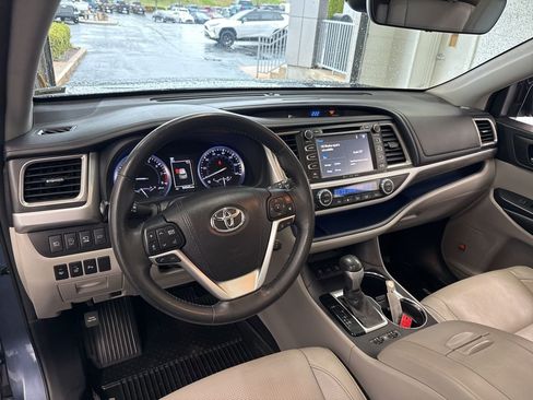 Used 2018 Toyota Highlander Limited Platinum image 18