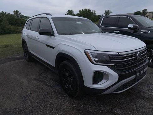 Used 2025 Volkswagen Atlas Peak Edition SE AWD/4WD image 7
