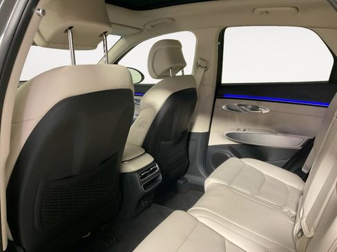 Used 2026 Genesis GV70 2.5T Select image 12