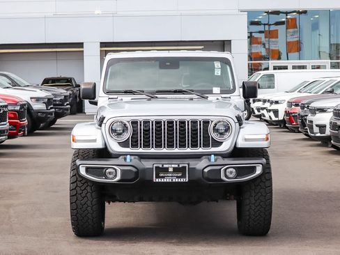 Used 2024 Jeep Wrangler Unlimited Sahara AWD/4WD image 2