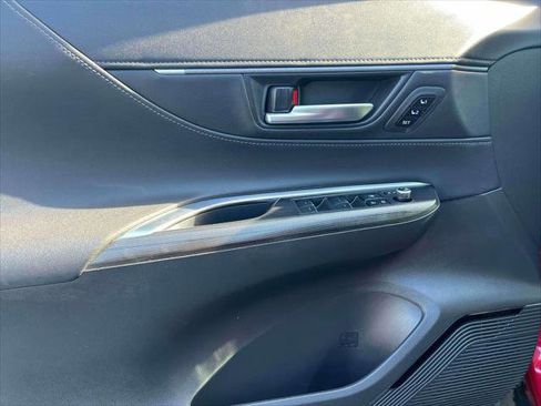 Certified 2021 Toyota Venza XLE w/ Softex Package image 17