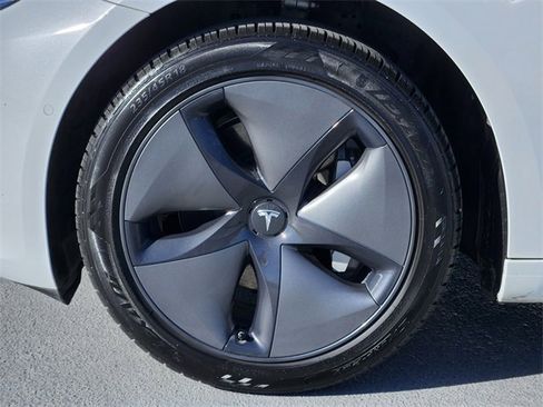 Used 2020 Tesla Model 3 Standard Range Plus image 10