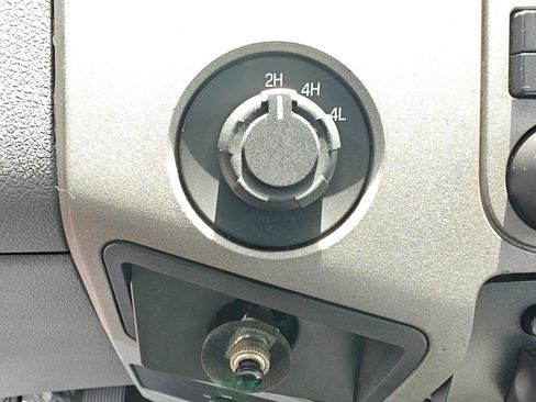 Used 2011 Ford F350 XLT w/ Camper Pkg AWD/4WD image 13