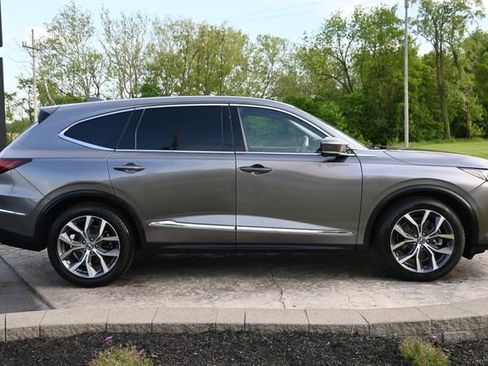 Used 2023 Acura MDX SH-AWD w/ Technology Package image 4
