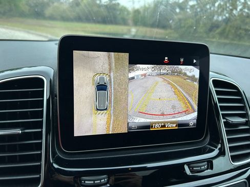 Used 2019 Mercedes-Benz GLE 400 4MATIC image 25