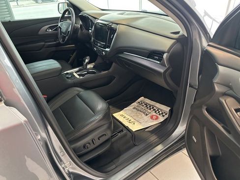 Used 2021 Chevrolet Traverse RS image 19