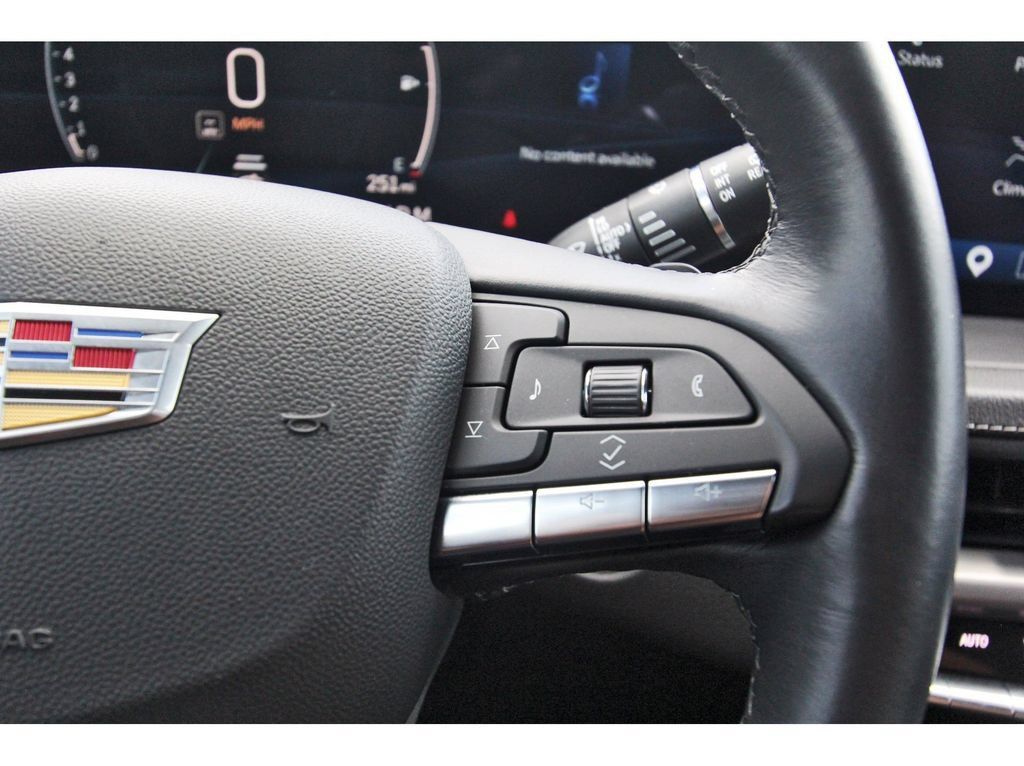Used 2025 Cadillac XT4 Premium Luxury FWD image 16