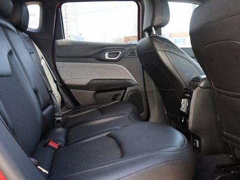 Used 2025 Jeep Compass Latitude w/ Sun & Sound Group image 11