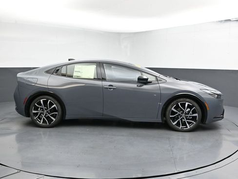 New 2025 Toyota Prius Plug-In Hybrid image 9