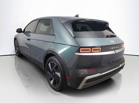 Used 2025 Hyundai Ioniq 5 SE RWD image 4