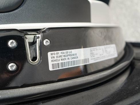 Used 2023 Chrysler Pacifica Touring-L FWD image 40
