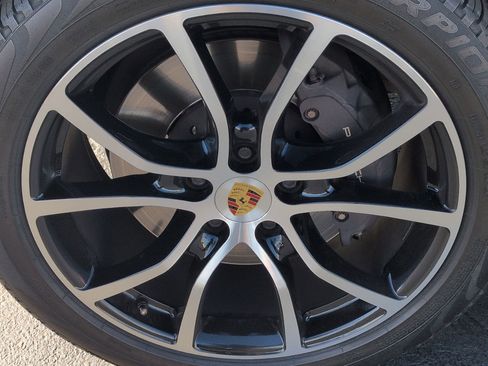 Used 2022 Porsche Cayenne Coupe image 13