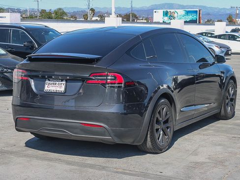 Used 2024 Tesla Model X image 9