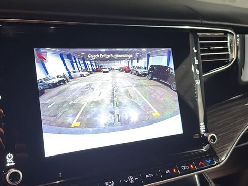 Used 2022 Jeep Wagoneer Series III w/ Rear Seat Video Group 1 AWD/4WD image 17