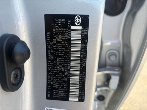 Used 2025 Toyota Corolla LE image 28