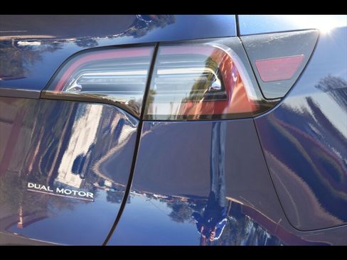 Used 2023 Tesla Model Y Performance image 53