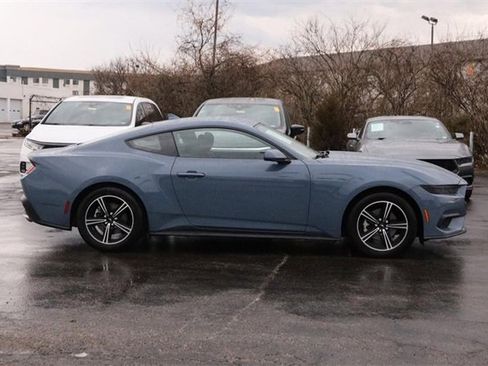 Used 2025 Ford Mustang Coupe image 5