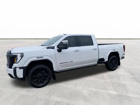 Used 2025 GMC Sierra 2500 Denali Ultimate w/ Max Trailering Package image 2