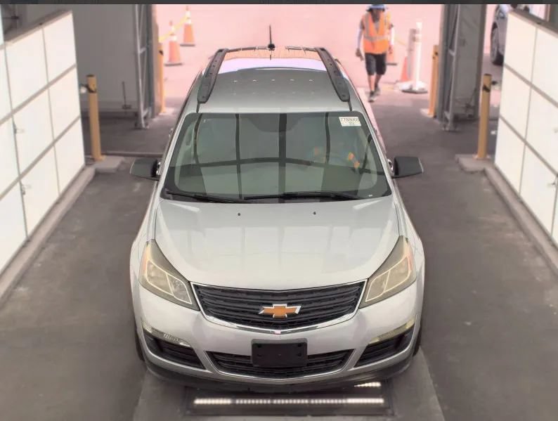 Used 2016 Chevrolet Traverse LS FWD image 3