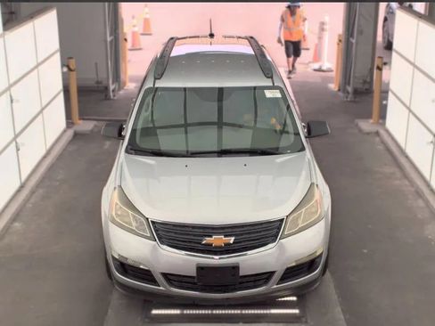 Used 2016 Chevrolet Traverse LS FWD image 3