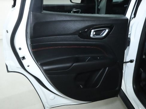 Used 2025 Jeep Compass Trailhawk AWD/4WD image 13