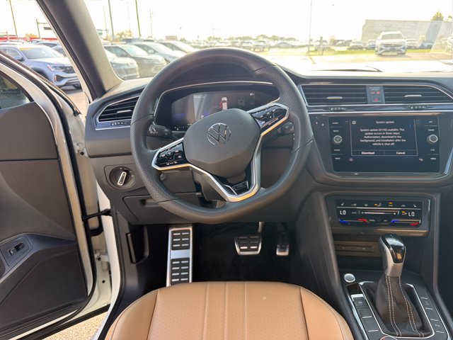 Certified 2024 Volkswagen Tiguan SE R-Line AWD/4WD image 22