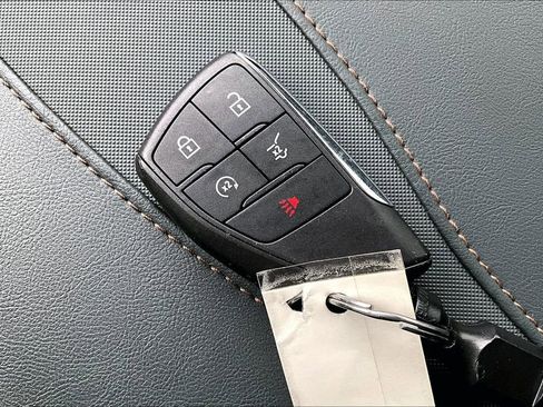 Used 2024 GMC Acadia AT4 w/ Luxury Package image 13