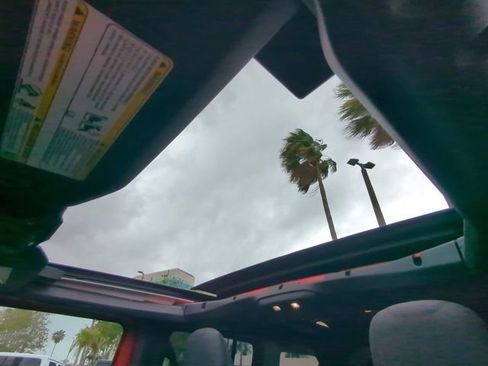 Used 2025 Jeep Wrangler Unlimited Sahara w/ Safety Group image 17