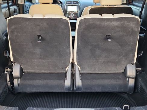 Used 2018 Ford Explorer Platinum image 17