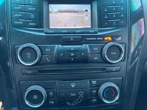 Used 2017 Ford Explorer XLT FWD image 25