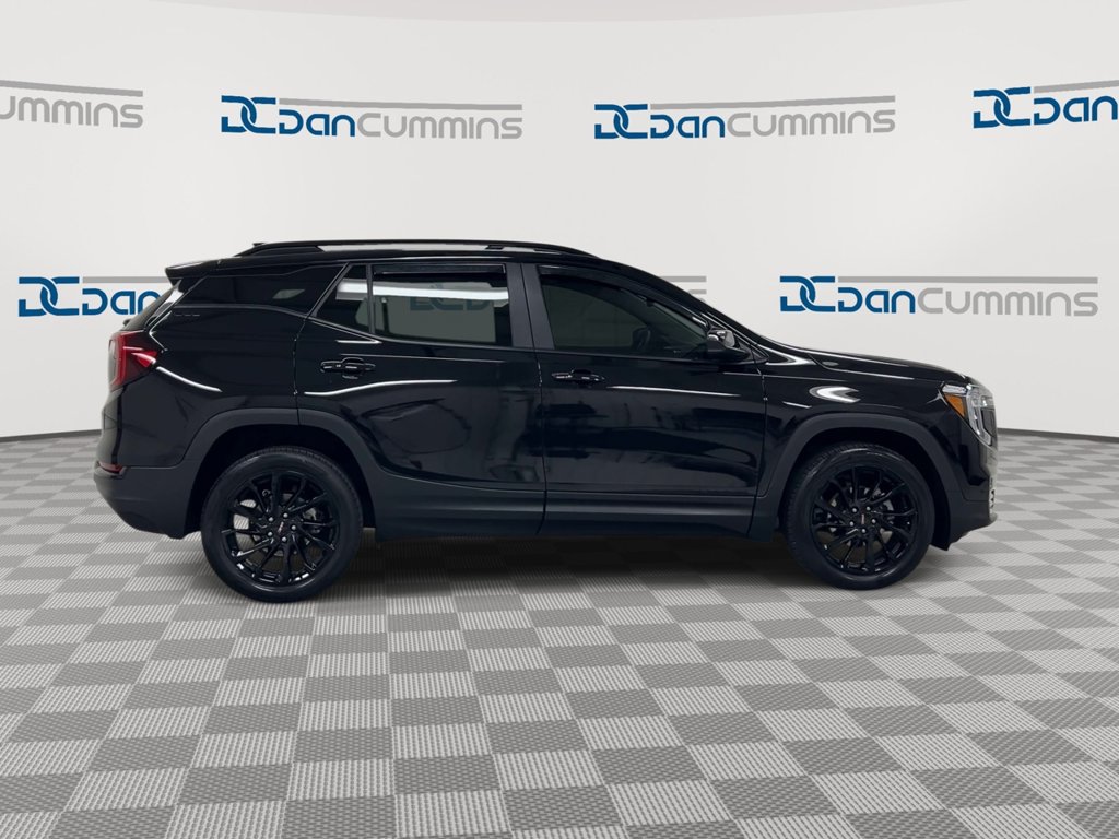 Used 2024 GMC Terrain SLE w/ Driver Convenience Package AWD/4WD image 9