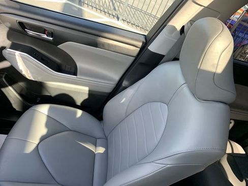 Used 2022 Toyota Highlander XLE image 31