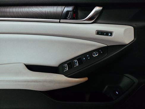 Used 2018 Honda Accord EX-L image 16