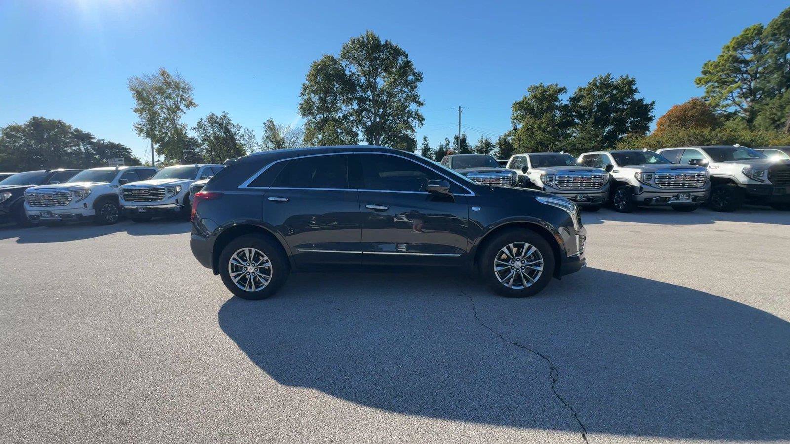 Used 2021 Cadillac XT5 Premium Luxury AWD/4WD image 2