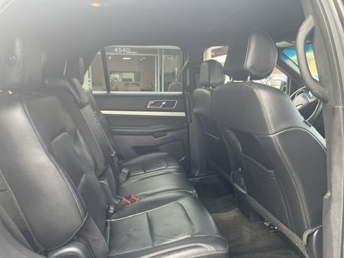 Used 2016 Ford Explorer XLT w/ Equipment Group 202A FWD image 8