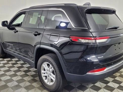 Used 2023 Jeep Grand Cherokee Laredo w/ Luxury Tech Group I image 6