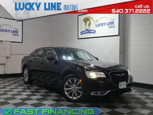 Used 2018 Chrysler 300 Touring w/ Driver Convenience Group AWD/4WD image 1