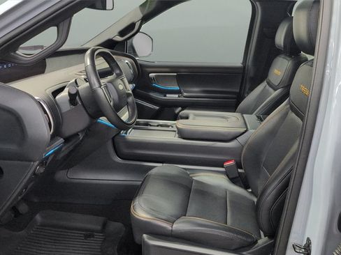 Used 2025 Ford Expedition Tremor AWD/4WD image 8