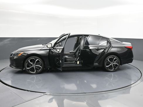 Used 2023 Nissan Altima 2.5 SR image 37