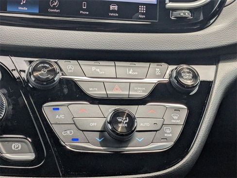 New 2026 Chrysler Voyager LX image 27