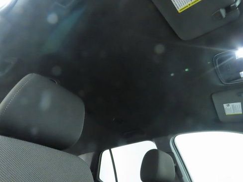 Used 2023 Chevrolet Traverse LT image 18