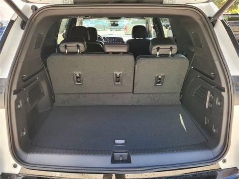New 2025 Chevrolet Traverse High Country image 15