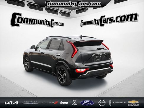Certified 2025 Kia Niro SX image 5