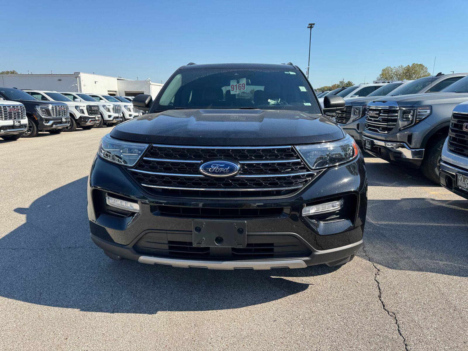 Used 2020 Ford Explorer XLT w/ Equipment Group 202A AWD/4WD image 3