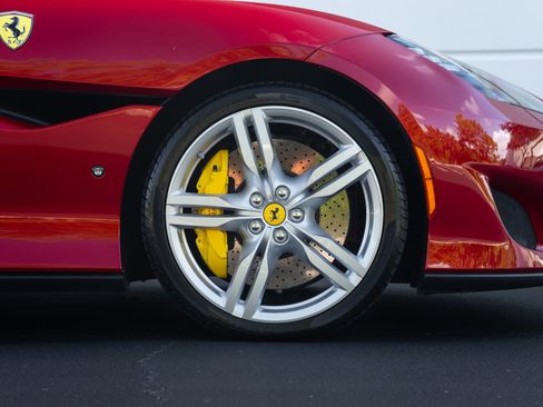 Used 2019 Ferrari Portofino RWD image 9