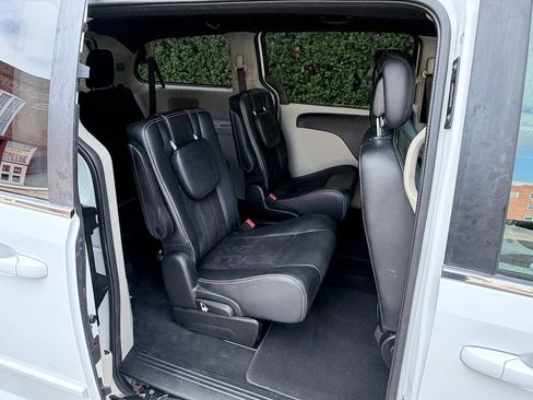 Used 2017 Dodge Grand Caravan SXT FWD image 10