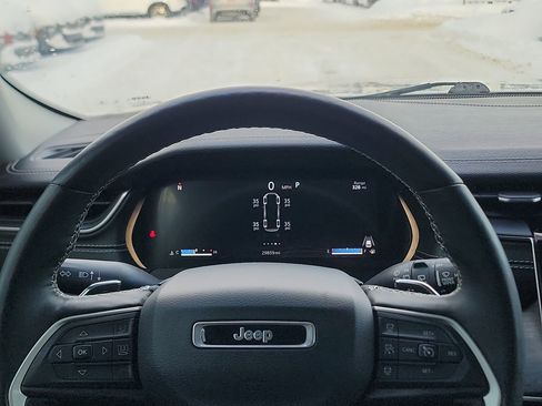 Used 2022 Jeep Grand Cherokee L Limited image 15